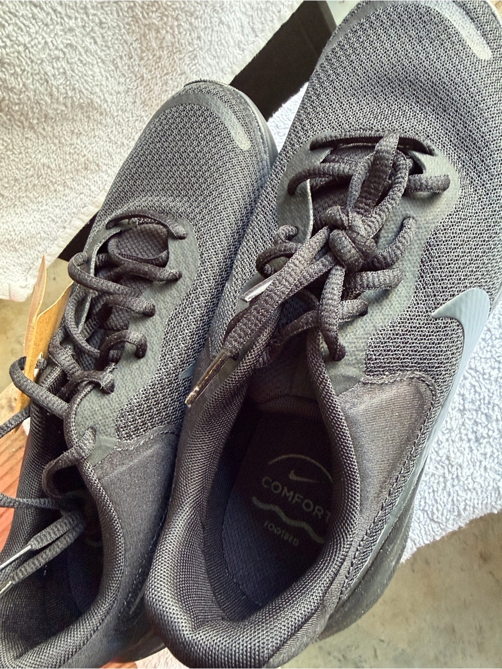 Nike Men's Black Mesh Lace-Up Athletic Shoes